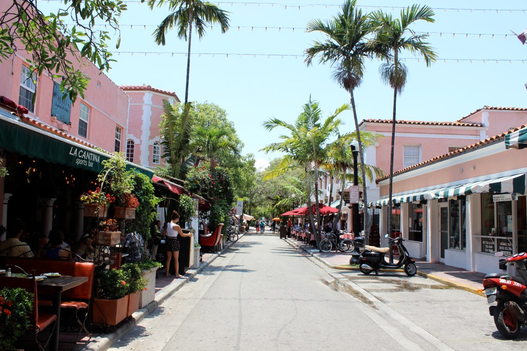 At night, this lights up with all the restaurants and bustle of visitors to South Beach. 