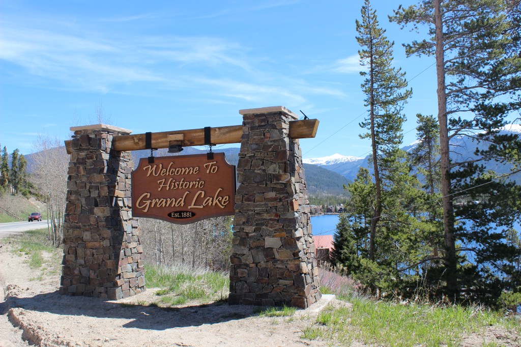 Grand Lake Town Sign